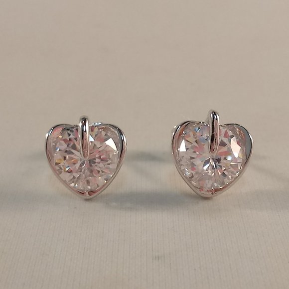 925 Silver Gorgeous Heart White Diamond Zircon Stud Earrings Party Gift - Picture 1 of 6